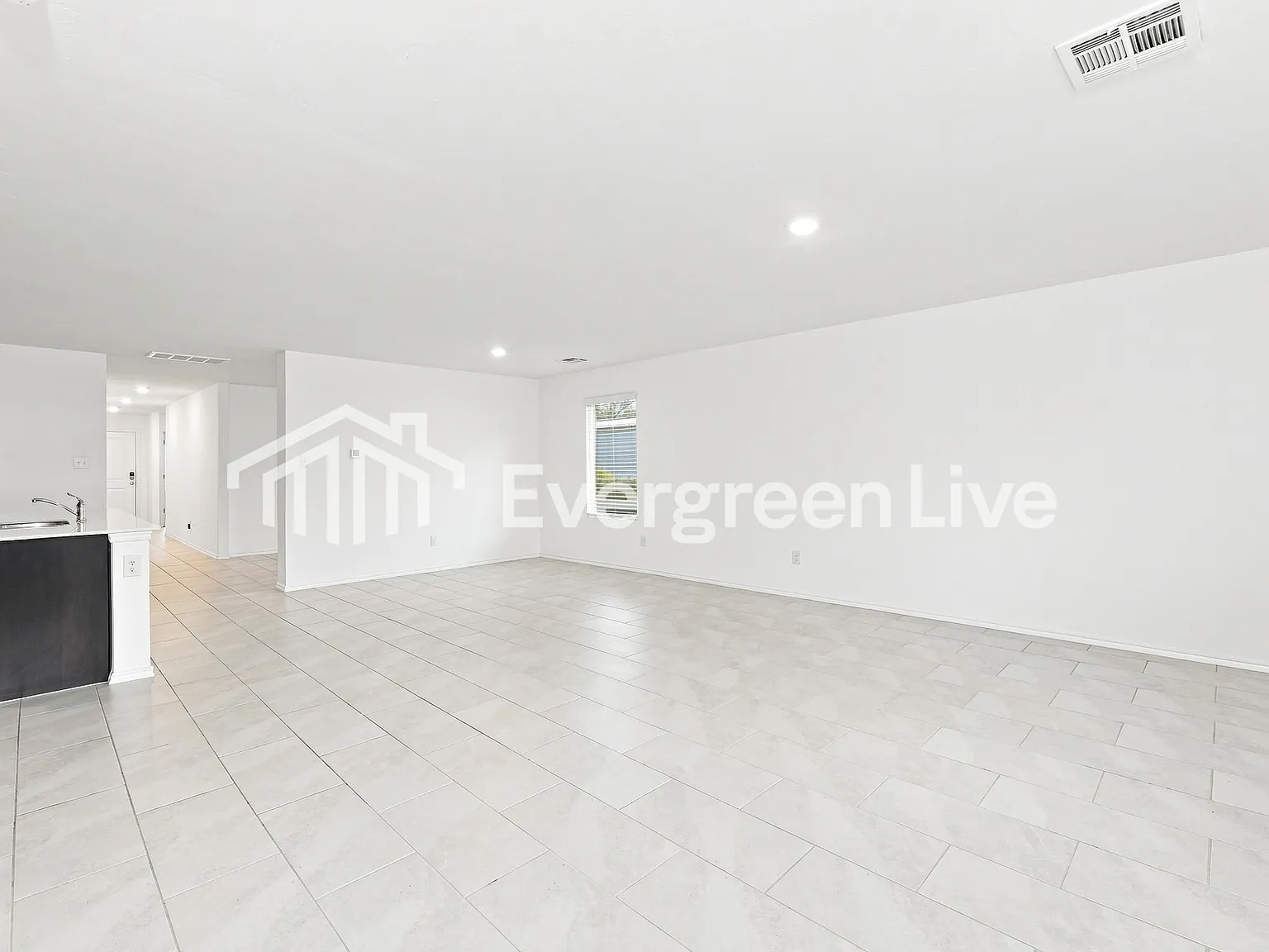 4 bed, 2.0 bath, 1784 sqft, $1,595 — Photo 3
