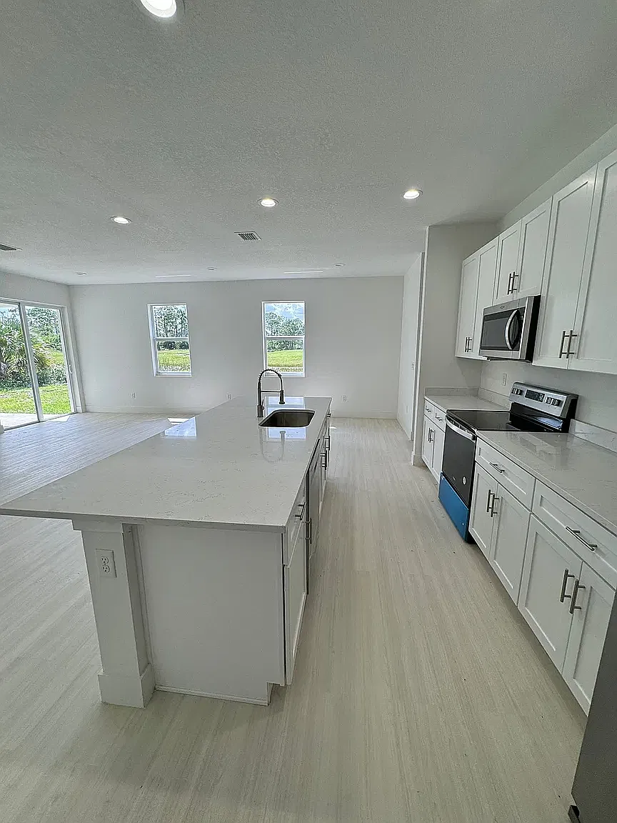 4 bed, 1673 sqft, $2,350 — Photo 4