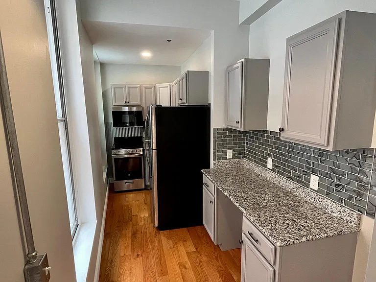 37 Maiden Ln — Photo 5