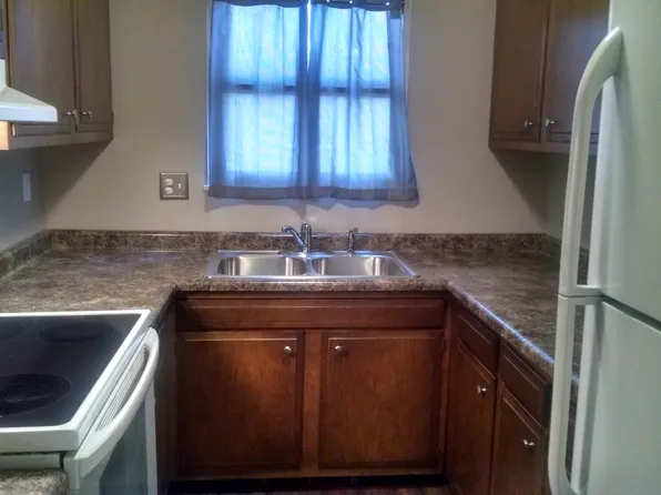 2424 Island Dr #24, Uniontown, OH 44685