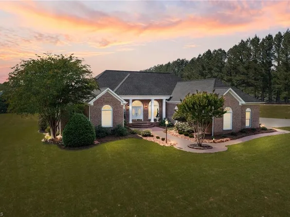 4447 Kendale Rd, High Point, NC 27265