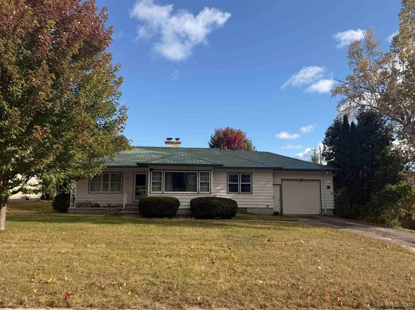 221 E Varnum St, Munising, MI 49862