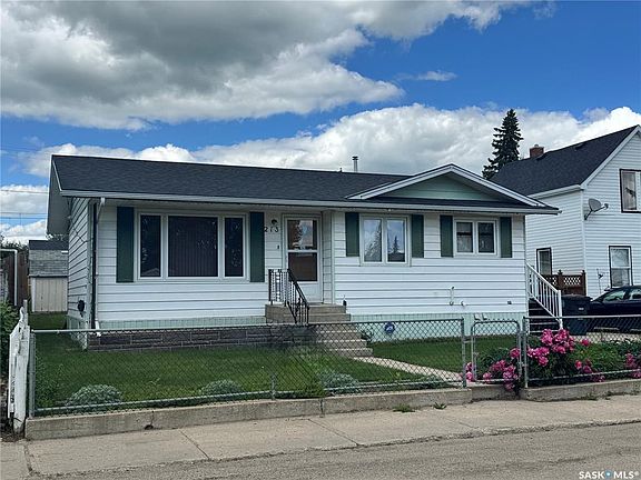 2nd image of 213 5th AVENUE E