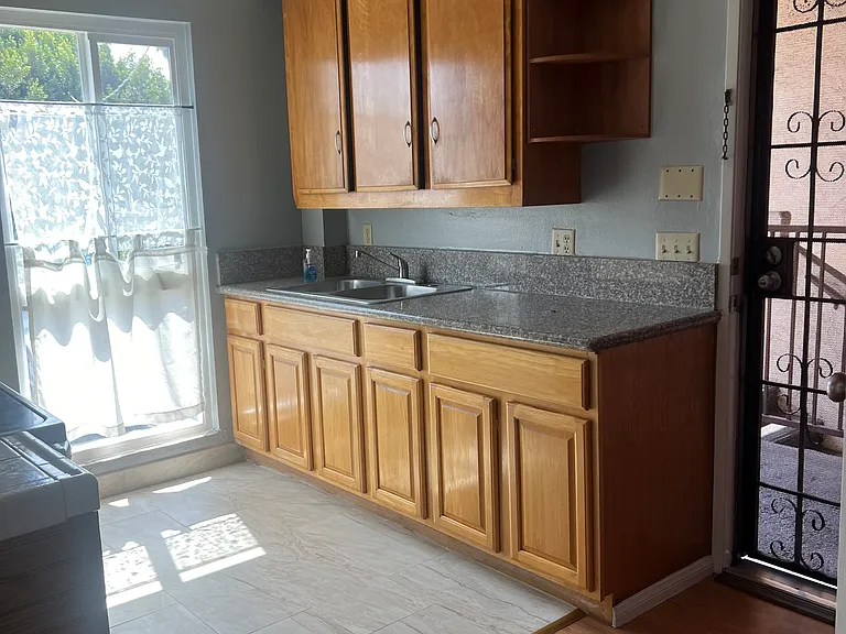 2205 Daly St #G — Photo 4