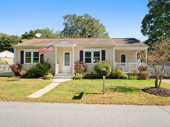 6 Sunset Road, Ledyard, CT 06335