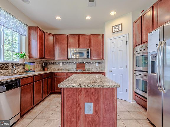 4th image of 153 E Meadow Dr