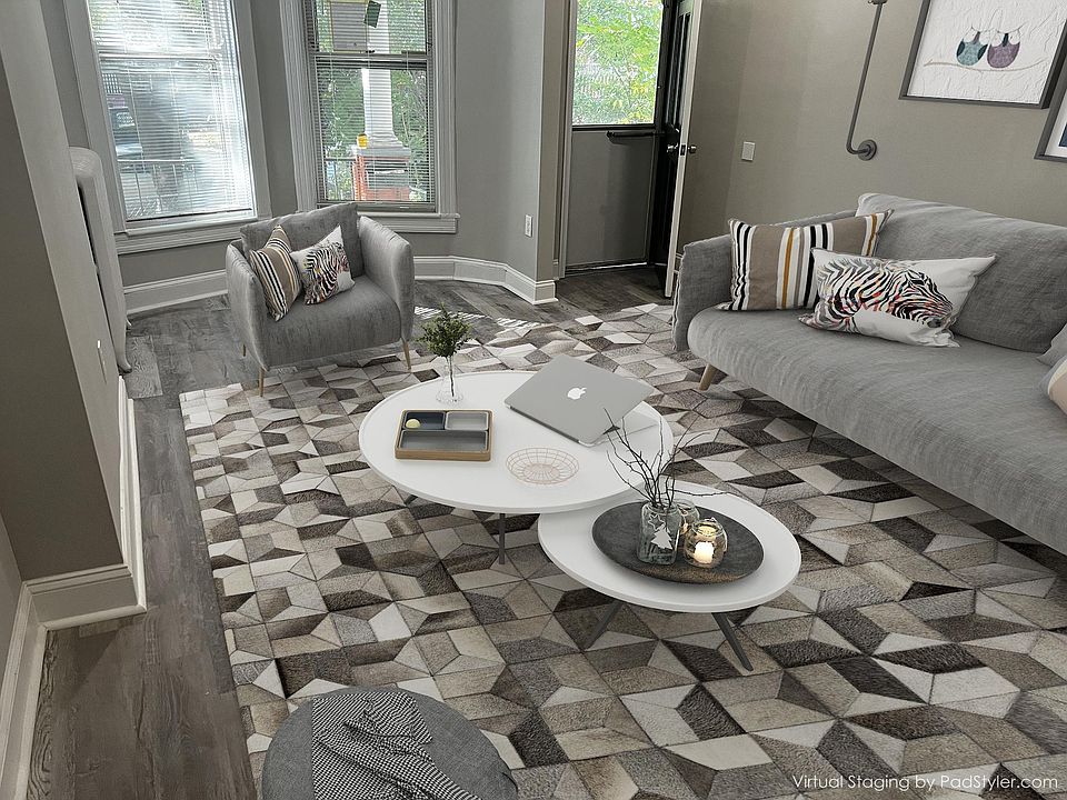 Living room w/ recess lighting