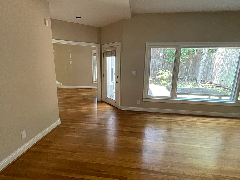 336 Peachtree Ave NE — Photo 9