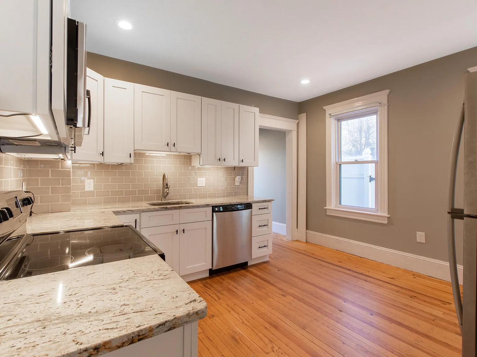 4 bed, 1430 sqft, $2,500 — Photo 4