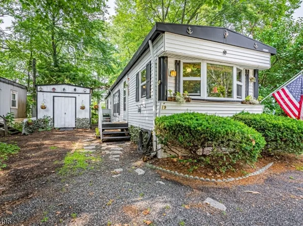 19 Sandy Point Dr, Jefferson Twp., NJ 07849