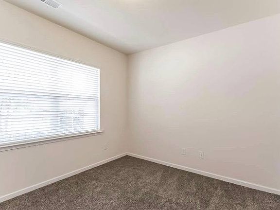 5th image of 131 Lassen Ln