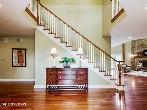 A WONDERFULLY DRAMATIC TWO-STORY FOYER GREETS YOU UPON ENTERING!