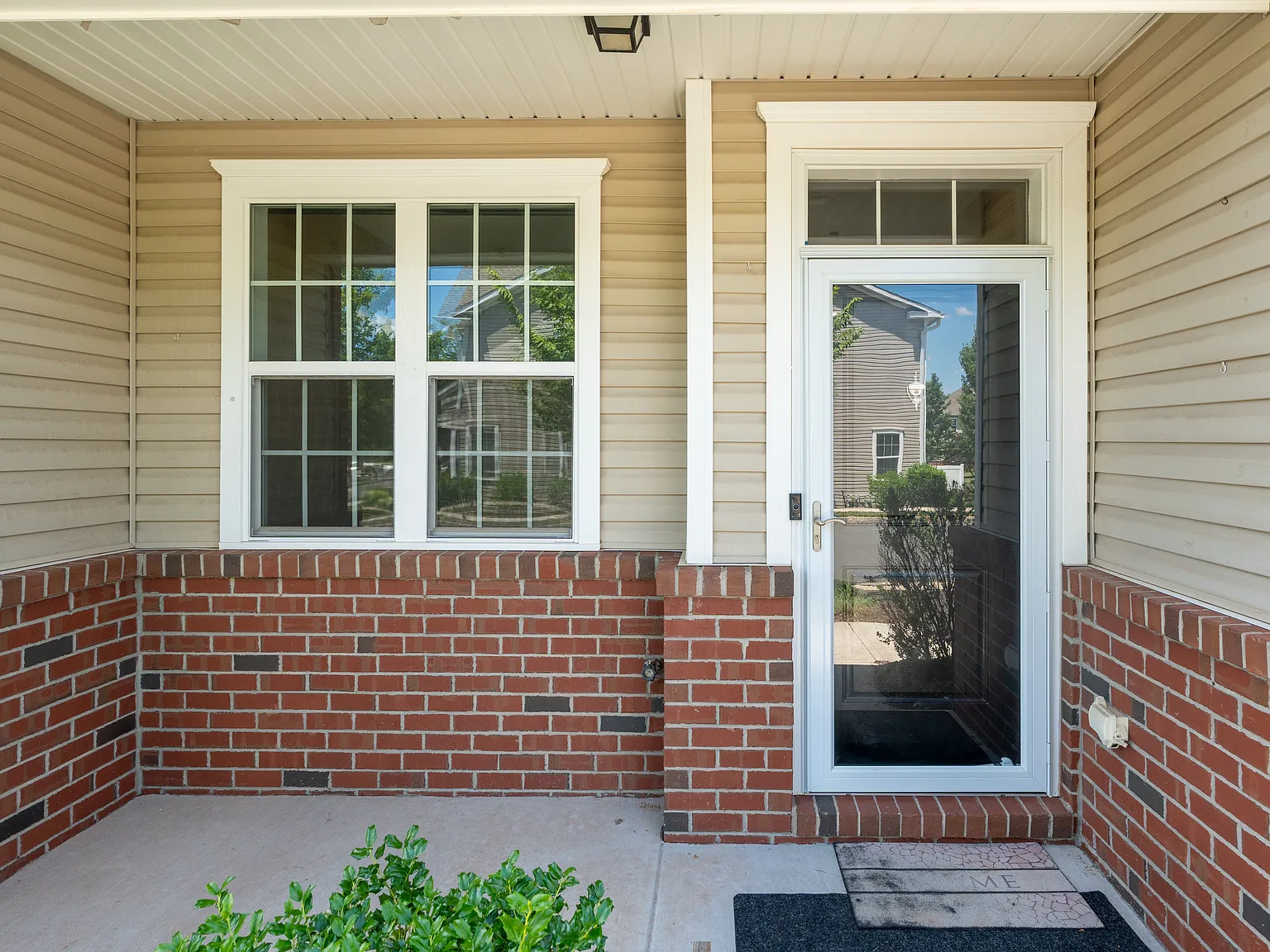 3 bed, 2330 sqft, $3,800 — Photo 2