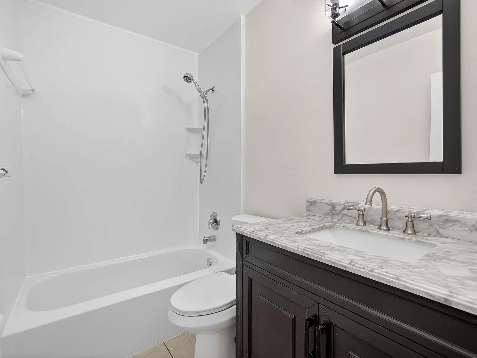 2 bed, 1.0 bath, 6264 sqft, $1,950 — Photo 3