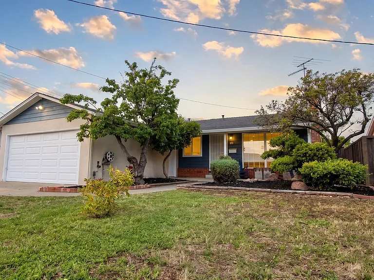 1823 Lawndale Ave — Photo 1