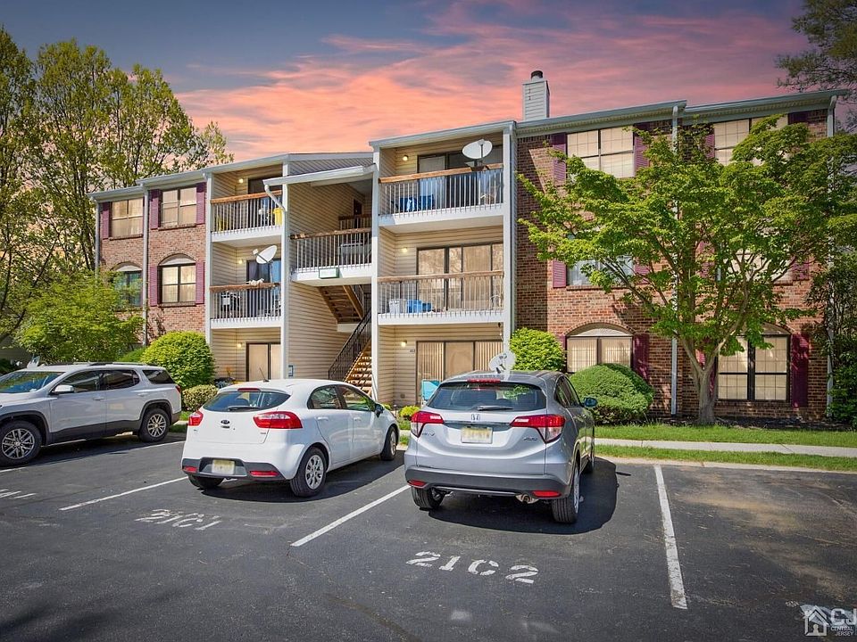 1st image of 402 Danbury Ln #402