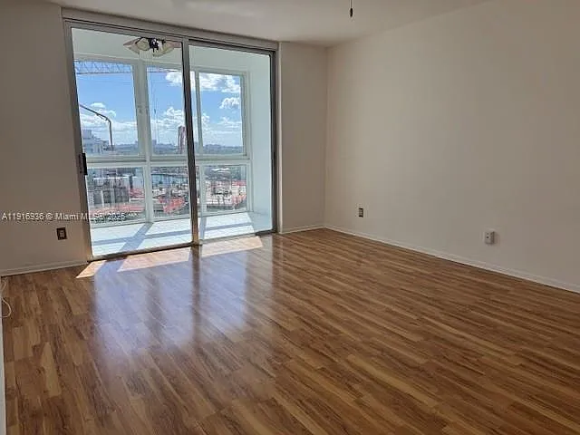 5401 Collins Ave #1512 — Photo 26