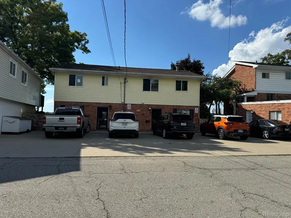 80 Park Island Dr, Lake Orion, MI 48362