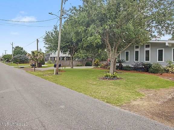 3rd image of 159 Vacation Ln