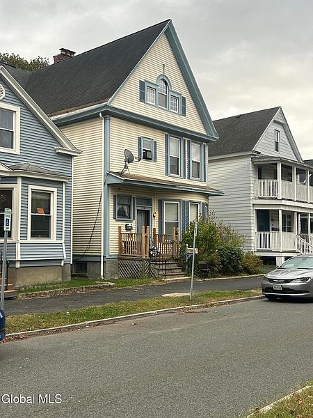 2nd image of 130 6th Avenue