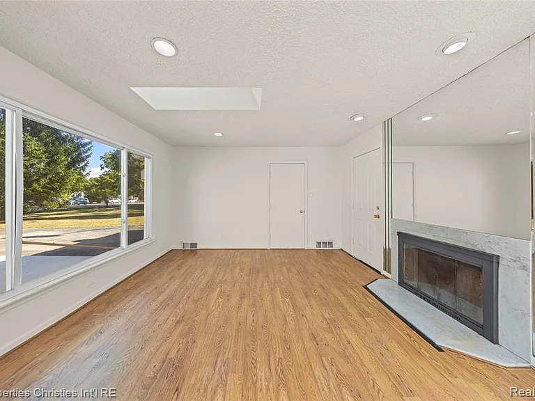 6550 Inkster Rd — Photo 18