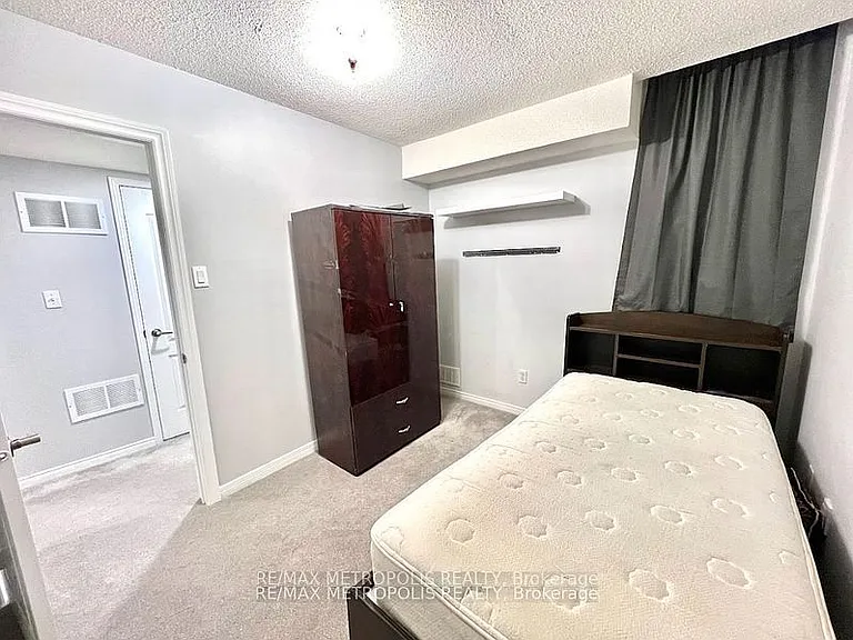 312 McLevin Ave #BASEMENT — Photo 12