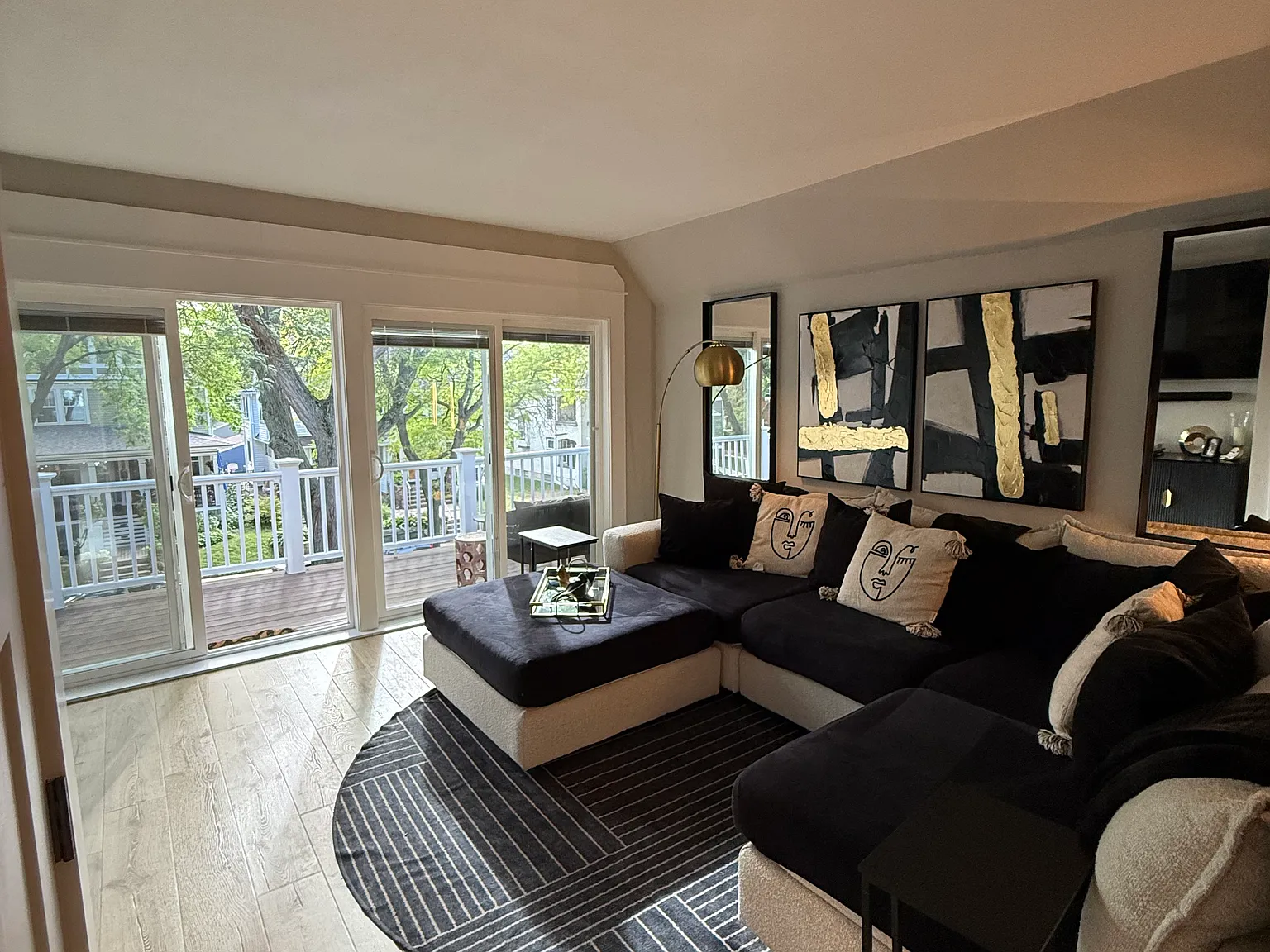 2 bed, 1100 sqft, $2,300 — Photo 1