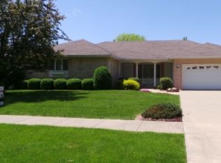 2004 Douglas St, Charleston, IL 61920