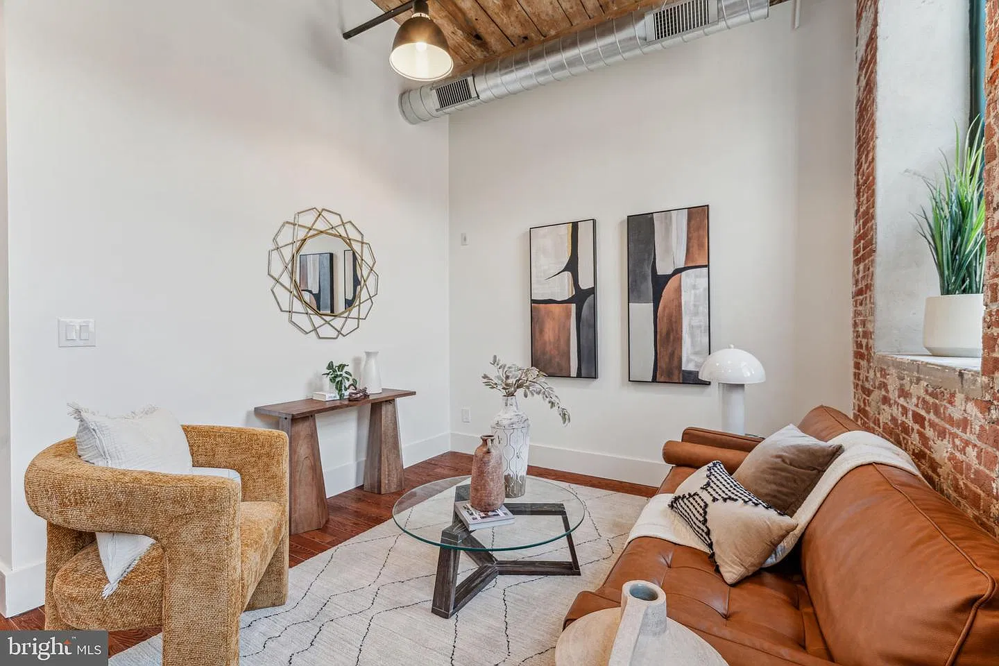 1 bed, 665 sqft, $1,950 — Photo 3