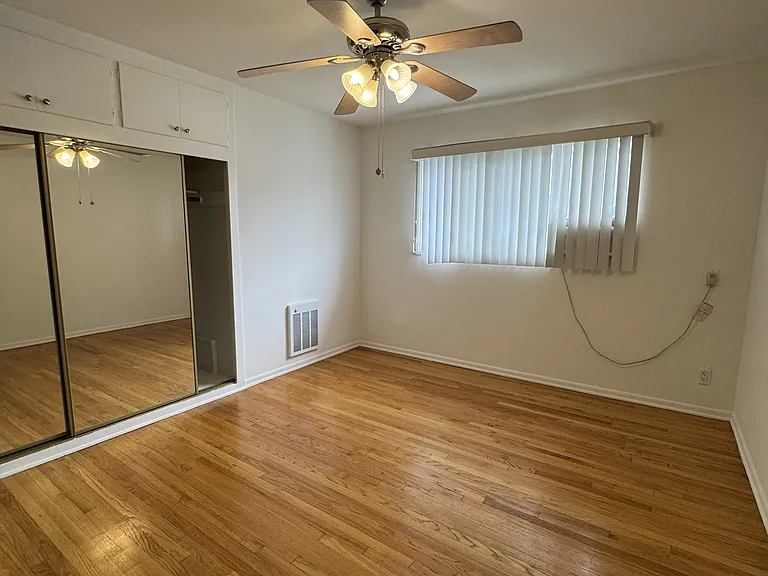 4941 Whitsett Ave #7 — Photo 9