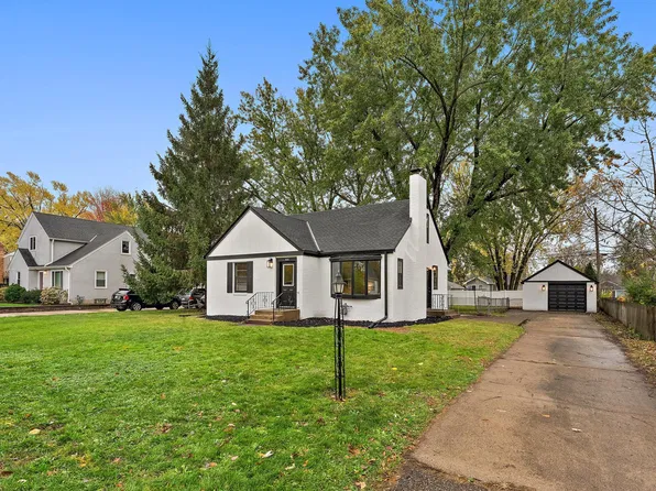 940 Grandview Ave W, Roseville, MN 55113