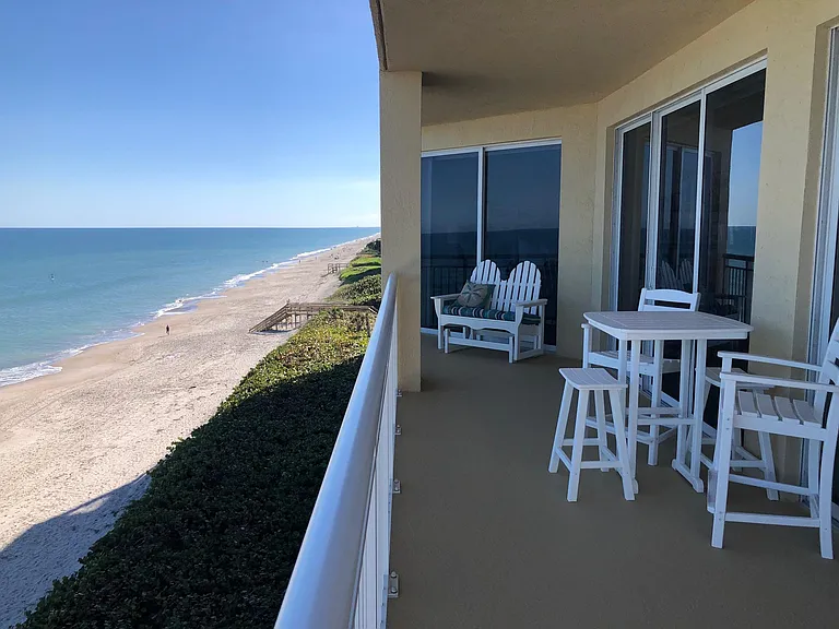 Balcony
looking south