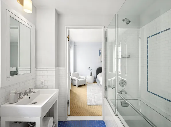 447 East 57th Street image 11 of 16