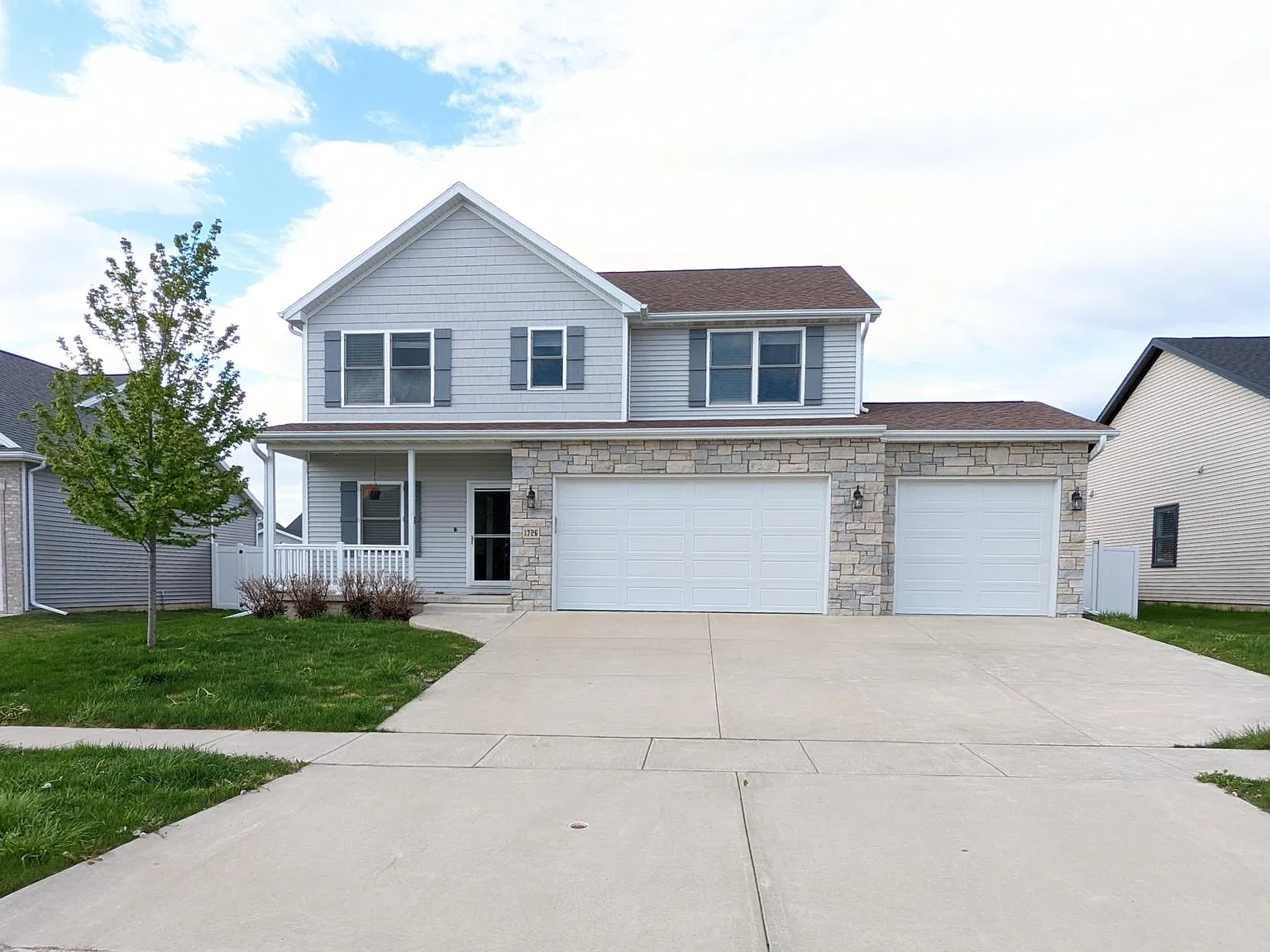 5 bed, 3.5 bath, 3100 sqft, $3,300 — Photo 1