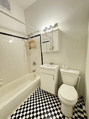 Rented by KNOCKKNOCK LLC | media 16