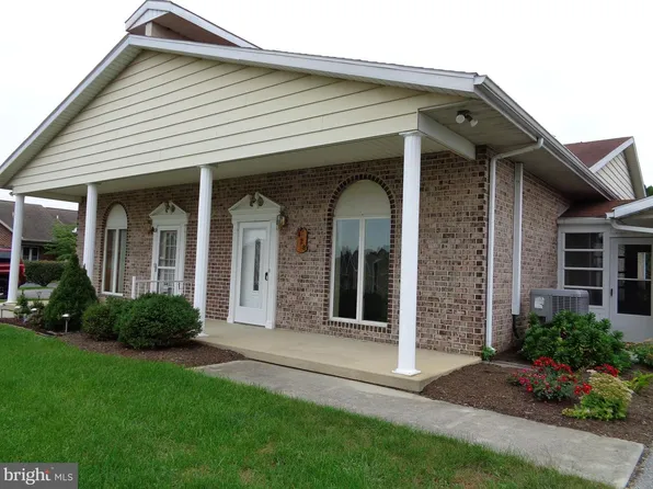 428 Martina Dr, Chambersburg, PA 17201