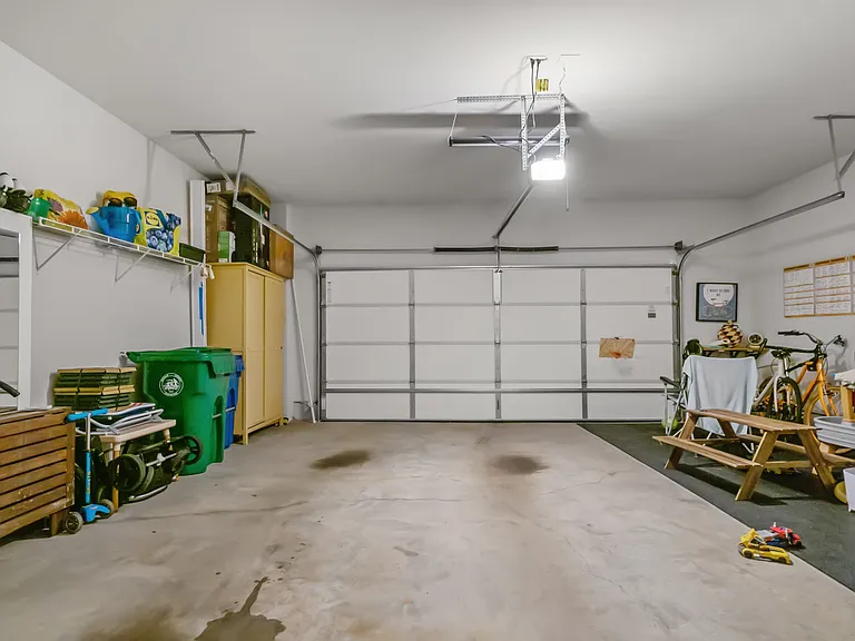 613 Harrington Hls — Photo 31
