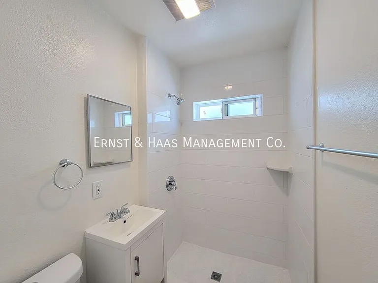 154 E Eagle St #2 — Photo 12