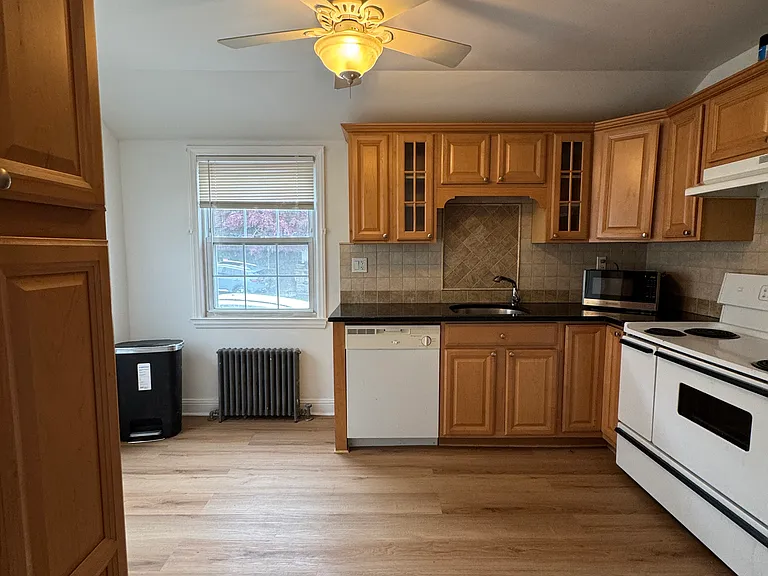 Highview Ave — Photo 8