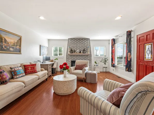 2389 Mayfield Ave, Montrose, CA 91020