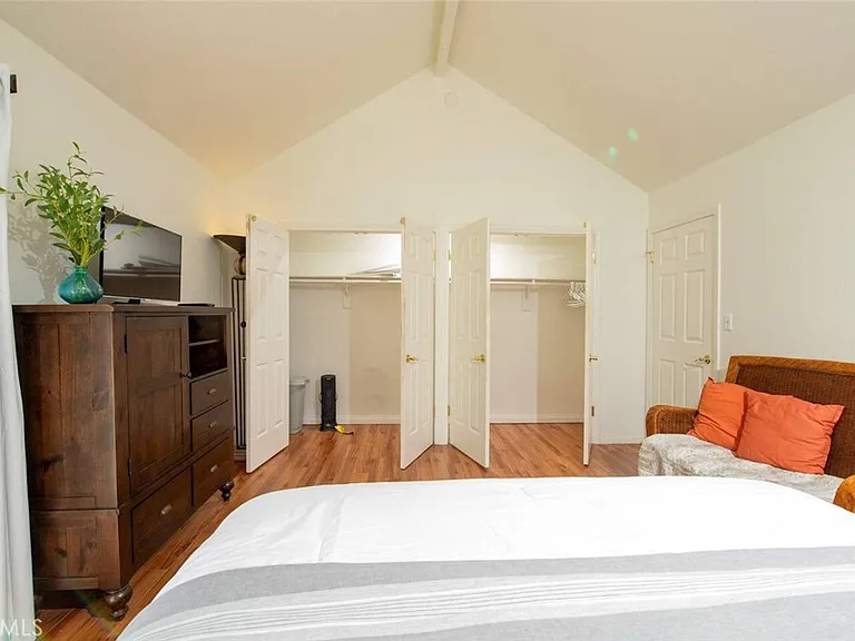 7310 Balboa Blvd #F — Photo 28