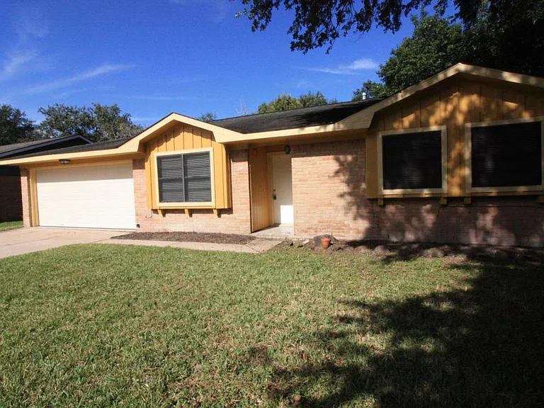 5830 Effingham Dr — Photo 1
