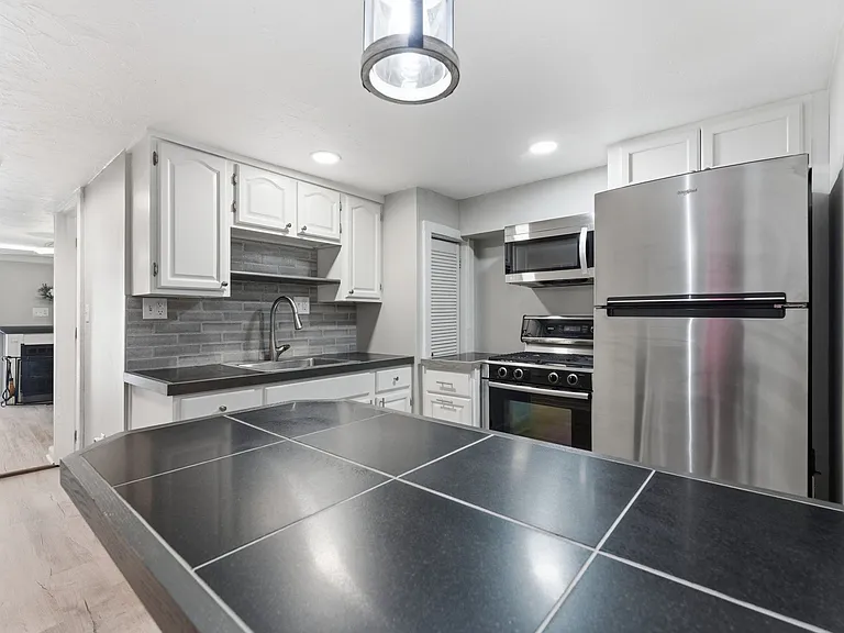 9 Hunters Rd #B — Photo 9