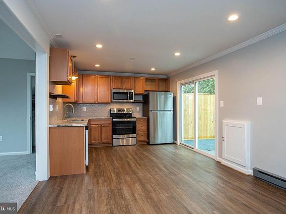 2nd image of 439 Patuxent Ct