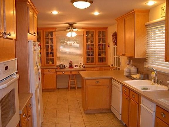 New Appliances & Solid Maple Cabinets