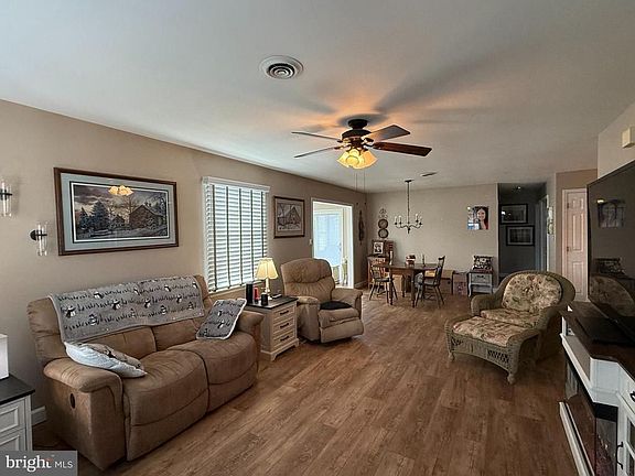 4th image of 4713B Charles Rd