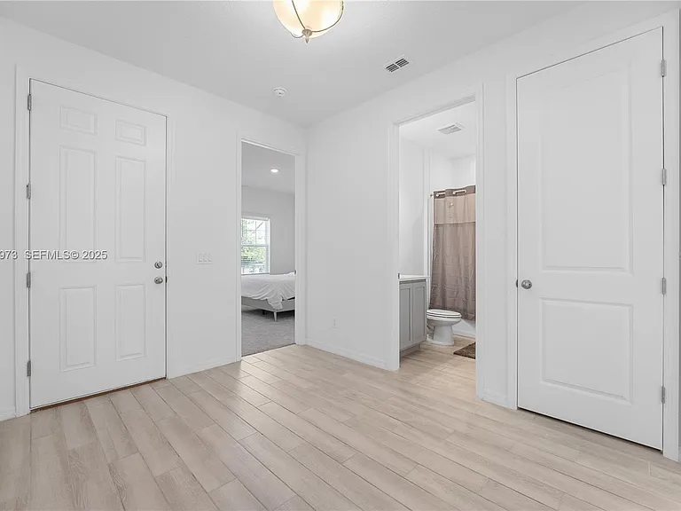 2375 Lancashire St — Photo 14
