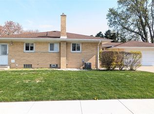 21562 Winshall Ct, Saint Clair Shores, MI 48081