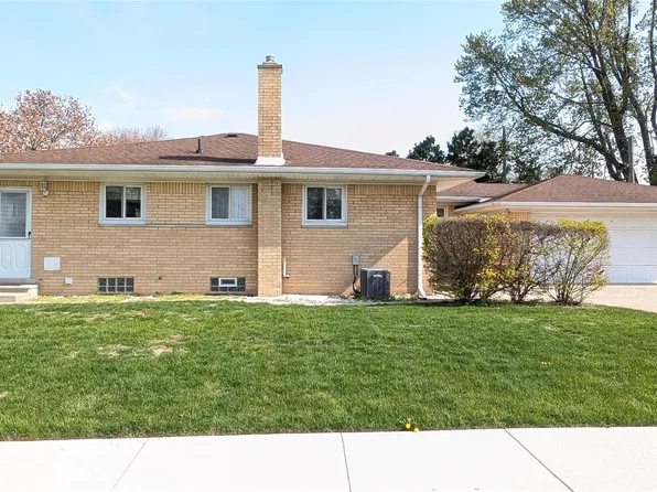 21562 Winshall Ct, Saint Clair Shores, MI 48081