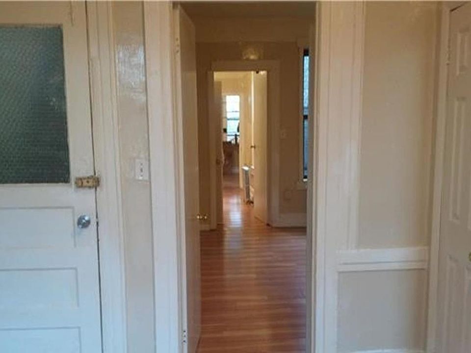2nd image of 3243 48th St APT 1R